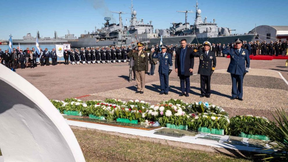 Luis Petri encabezó la ceremonia en homenaje a los caídos en el hundimiento del crucero ARA “General Belgrano”.