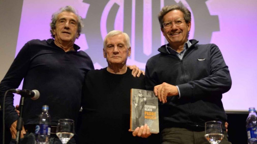 Reato present� su libro sobre el Padre Mugica, a cincuenta a�os de su asesinato.