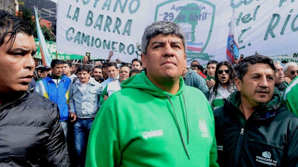 En el marco del Día del Trabajador, el dirigente de Camioneros dijo: “Hoy estamos rechazando la entrega que se ha realizado ayer en el Congreso de la Nación. Por eso no solo la movilización de hoy, sino también el paro general del 9 de mayo",
