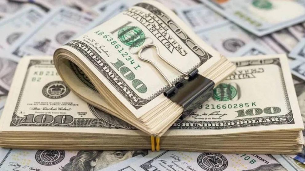 Dólar hoy: ¿A cuánto cotizan el oficial y el "blue"?