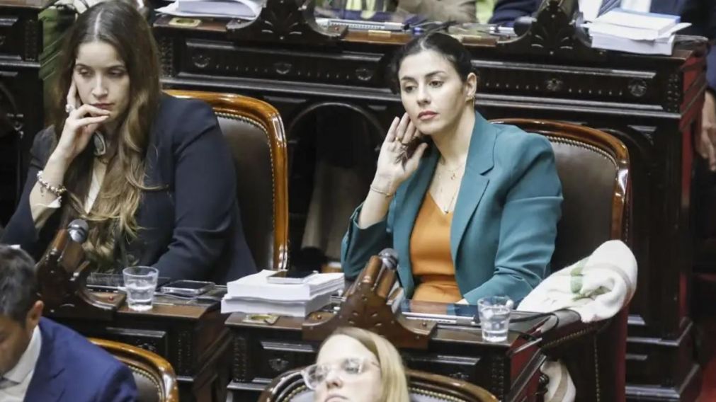 Marcela Pagano llegó sobre el final del debate para emitir su sufragio.