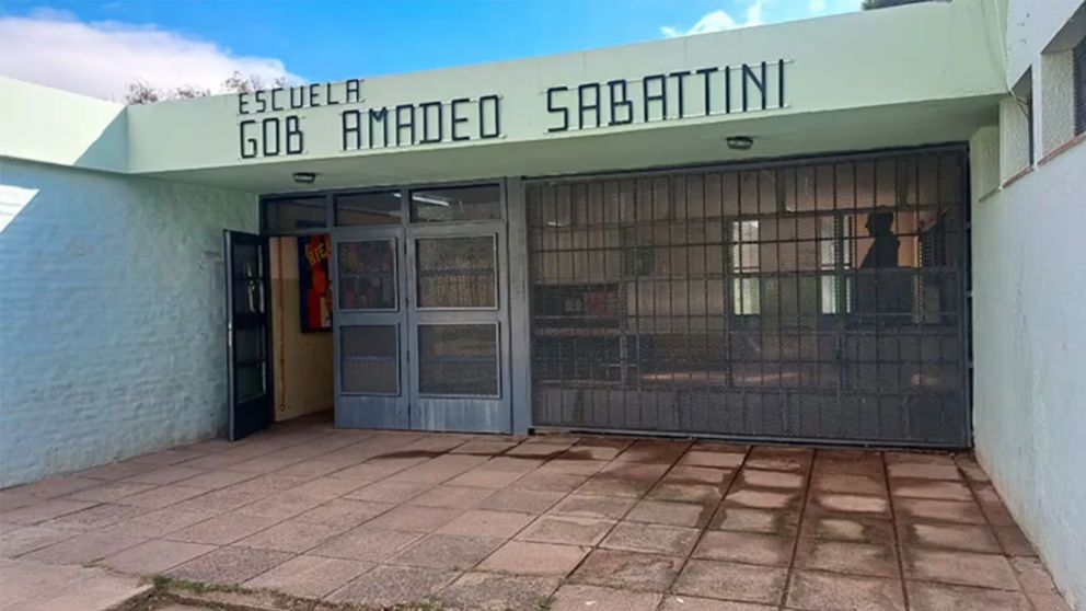 La escuela en la que se cometió el robo.