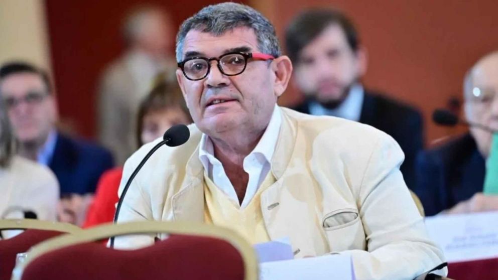 Alfredo Olmedo fue destituido de la presidencia del Parlasur.