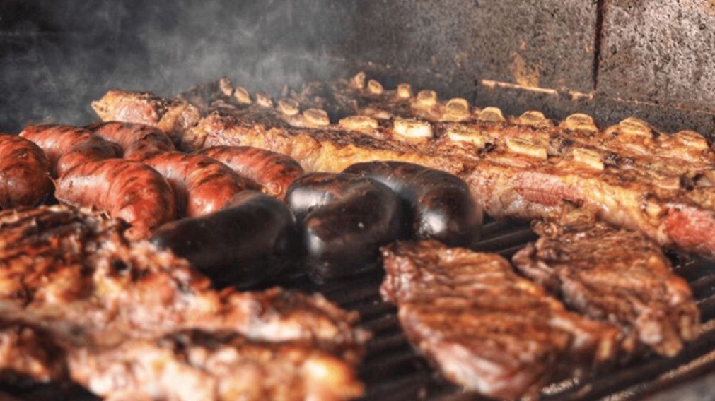 Insólita denuncia de un vecino por hacer un asado durante el viernes santo (Imagen ilustrativa).