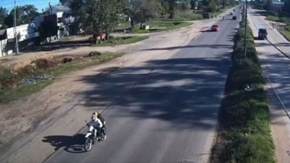 Una cámara de seguridad captó la huida de los delincuentes que mataron a Noelia Velázquez (Captura de video).