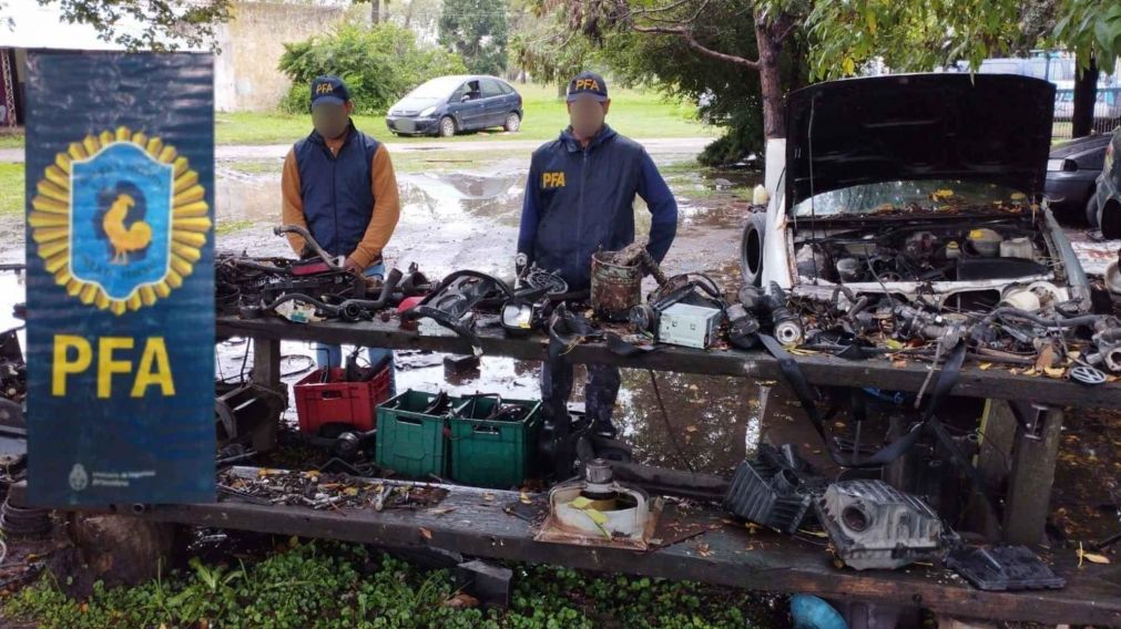 Robaban autos a mano armada y luego lo desarmaban: así cayó la banda del desarmadero.