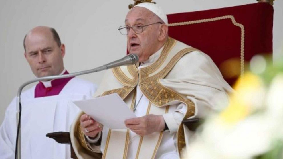 El Papa Francisco visita Venecia y dice que su trabajo no es fácil.