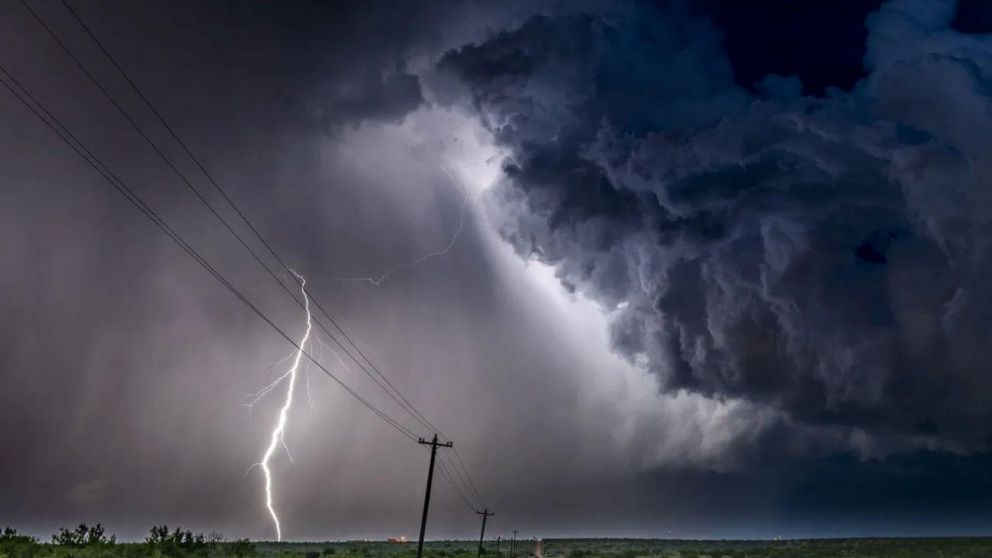 El SMN elevó la alerta meteorológica a NIVEL ROJO y cambia el pronóstico: ¿Se viene otro tormentón?