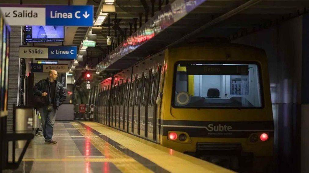 Subte: paro sorpresivo en la línea C por agresión a un guardia.