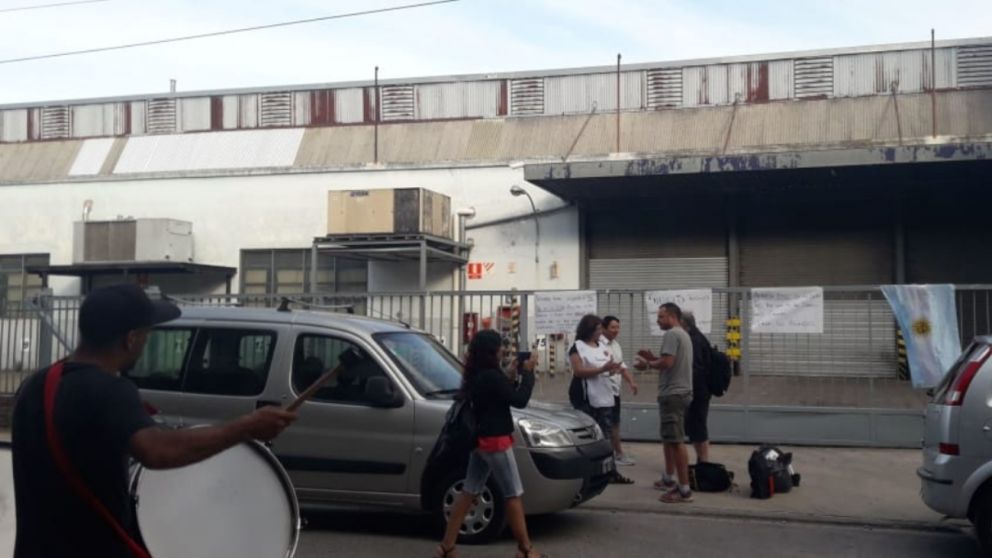 Los trabajadores advierten que la firma no cumpli� con los acuerdos pactados, incluyendo el pago de salarios atrasados y aguinaldos pendientes desde hace m�s de 10 meses.