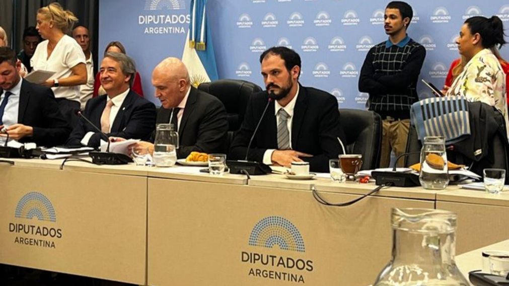 El oficialismo obtuvo el jueves dictamen de mayoría para la Ley Bases (Twitter @nadiajmarquez).