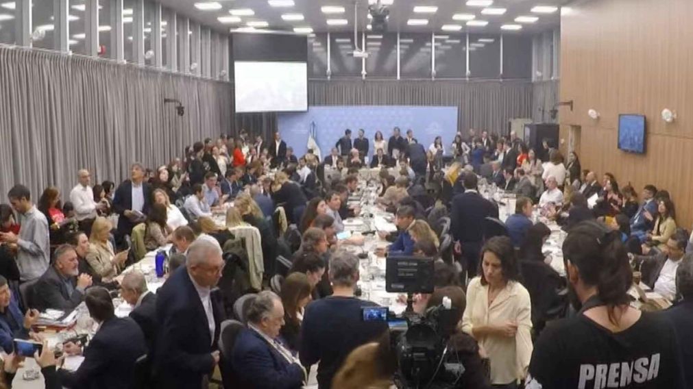 Hubo dictamen de mayoría para la Ley Ómnibus y el paquete fiscal.