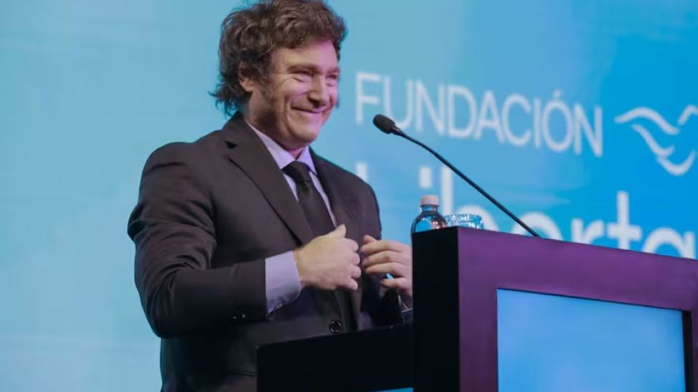 Javier Milei habla esta noche en la cena de Fundación Libertad.