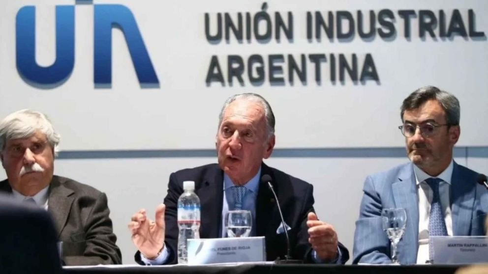 Desde la UIA piden "políticas urgentes" para reactivar el consumo