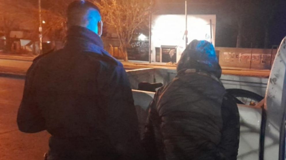 Este es el individuo que fue capturado por los investigadores policiales.