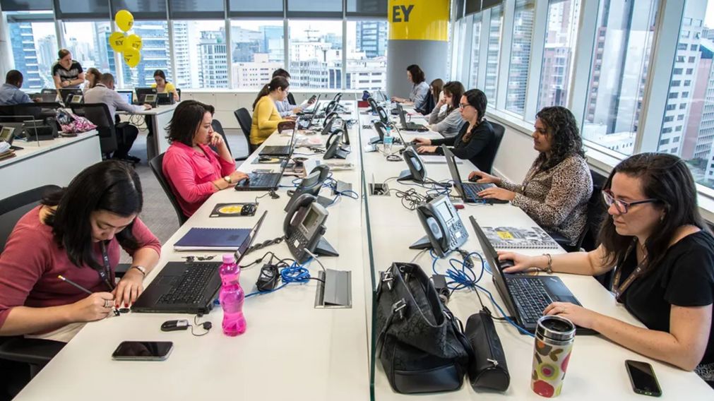 Compañía dedicada a las finanzas ofrece empleo con mínimos requisitos.