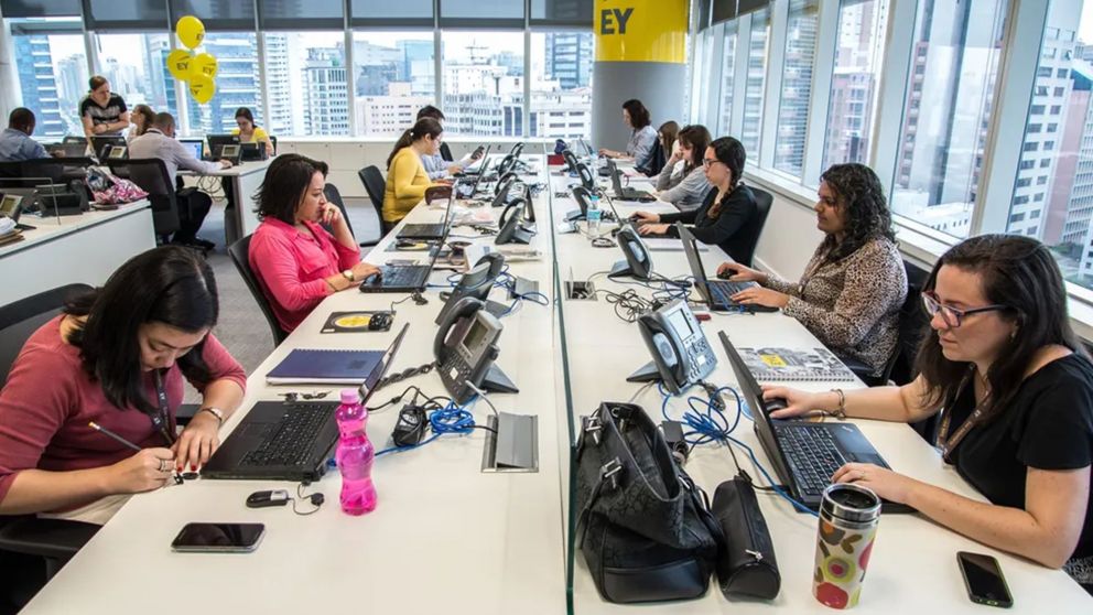 Compañía dedicada a las finanzas ofrece empleo con mínimos requisitos.