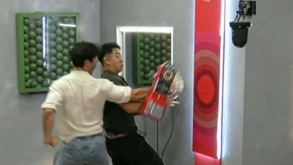 El insólito blooper que ocurrió en Gran Hermano cuando sonó el teléfono rojo en la casa (Imagen captura vídeo).