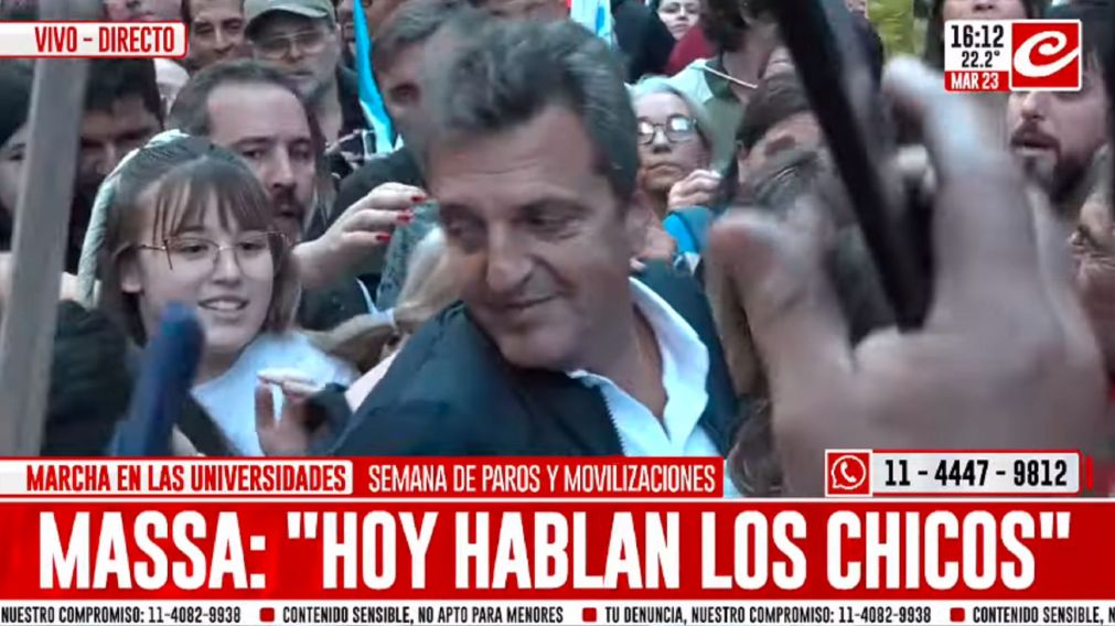 Sergio Massa, presente junto a su hija en la marcha universitaria.