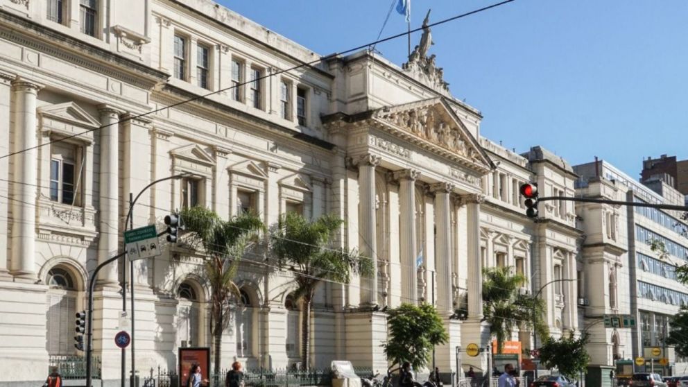 El Gobierno aseguró que depositó fondos para las universidades y reiteró que auditará los gastos.