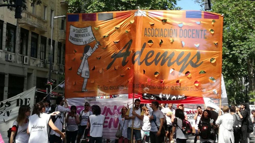 Docentes porte�os har�n paro este martes para acompa�ar la marcha universitaria