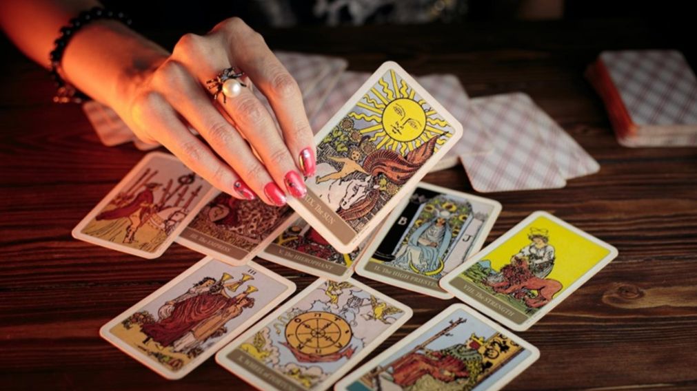 Una mujer ganó la lotería gracias a una predicción de las cartas del tarot.