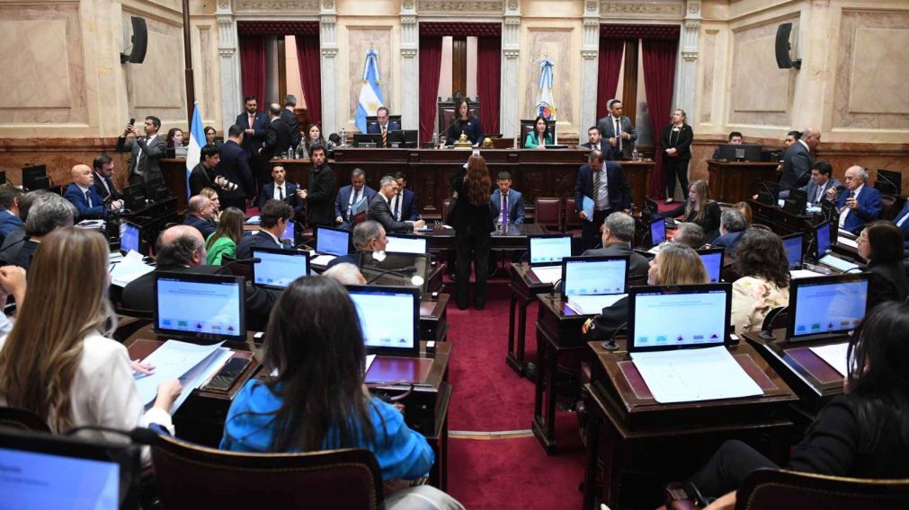 Los senadores votaron a mano alzada un aumento de sueldo y pasarán a cobrar más del doble.