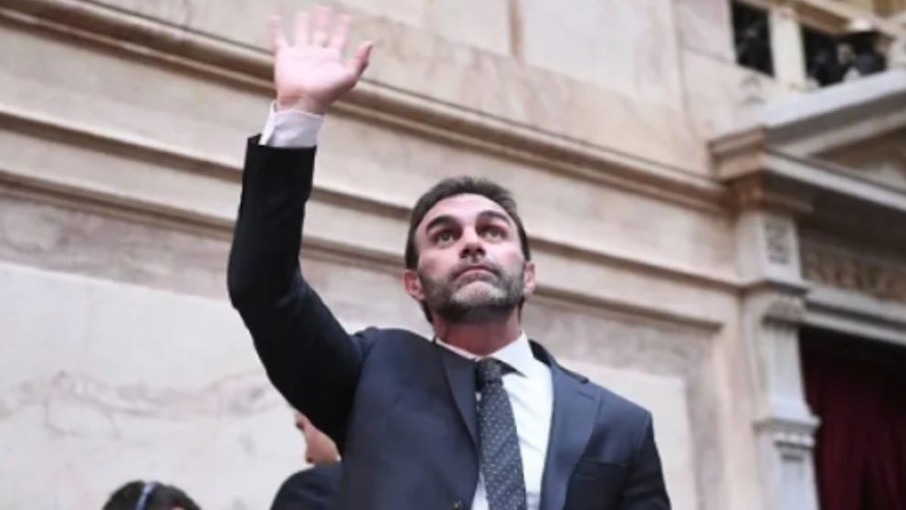 Ezequiel Atauche es el jefe de la bancada de LLA en el Senado.