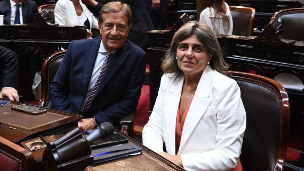 Así dos Senadores radicales pidieron que no les aumenten el sueldo.