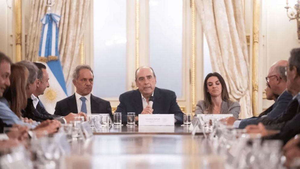 Daniel Scioli y Guillermo Francos anunciaron acuerdos con el sector turísitco y anunciaron rebajas del 30% en pasajes de larga distancia y del 20% en hotelería.