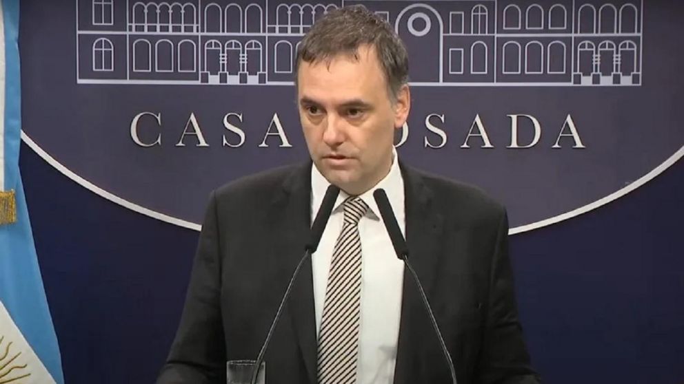 Manuel Adorni fue ascendido a Secretario de Estado y su salario subirá a 4 millones de pesos