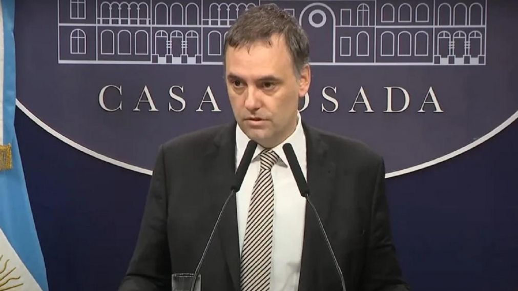 Manuel Adorni aseguró que el Gobierno nacional “está corrigiendo un gran desorden” en la DADSE (Captura de video).