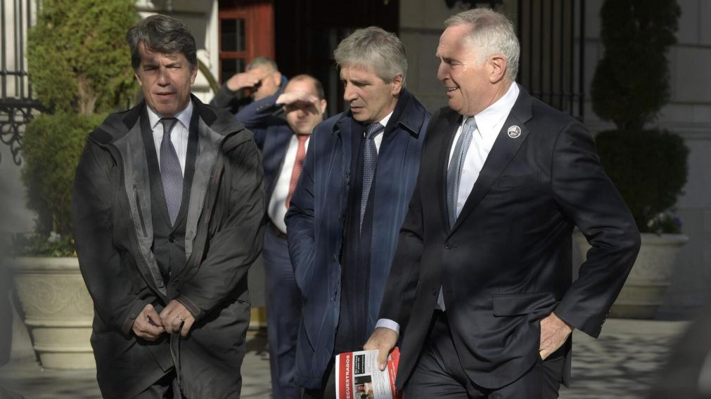 Luis Caputo, Nicol�s Posse y el embajador de Estados Unidos en Argentina, Mark Stanley (Archivo).