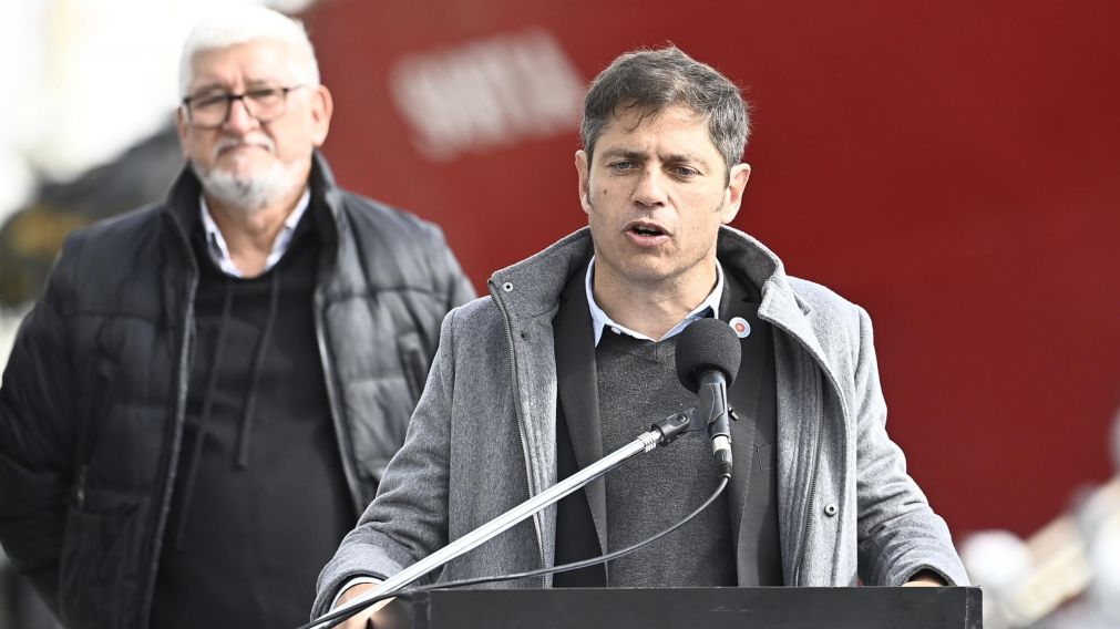 Kicillof encabezó un acto en el Astillero Río Santiago y elogió lo que fue el Gobierno de Cristina.
