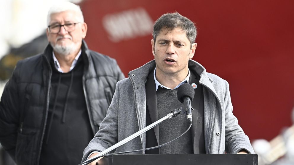 Kicillof encabezó un acto en el Astillero Río Santiago y elogió lo que fue el Gobierno de Cristina.