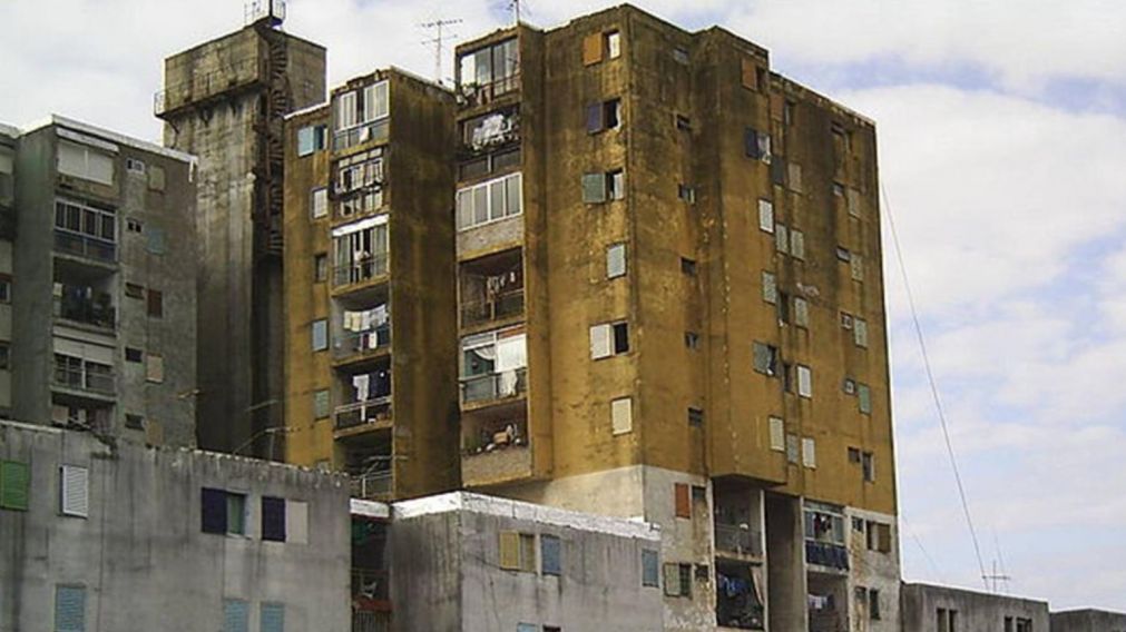 Investigan la muerte de una nena de tres a�os que cay� desde un octavo piso.