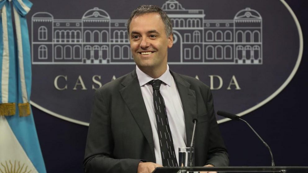 “Es simplemente una estimación más”, expresó Adorni sobre el informe del FMI.