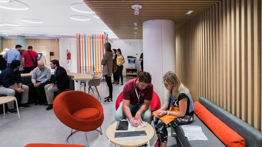 Neobanco busca empleados con mínimos requisitos.