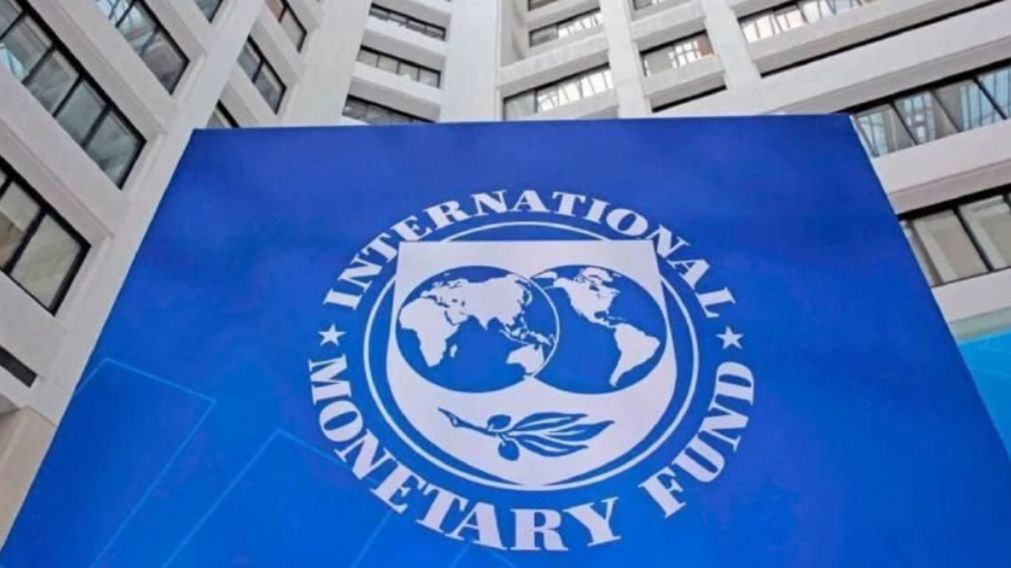 El FMI estimó que este año la economía argentina caerá 2,8% y la inflación llegaría al 150%