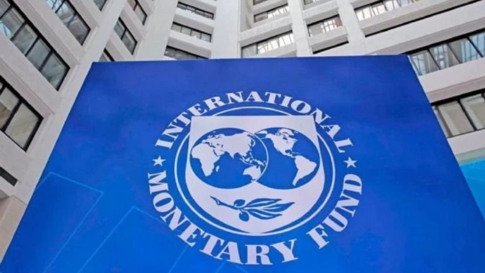 El FMI estimó que este año la economía argentina caerá 2,8% y la inflación llegaría al 150%