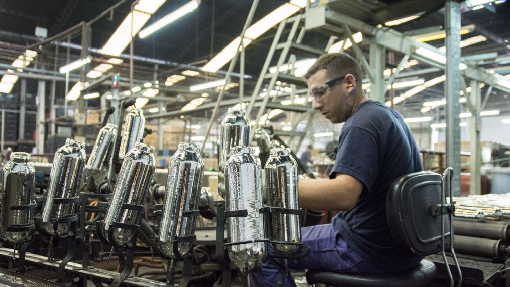 Primer trimestre: la econom�a cay� y crecen las dudas por un rebote en V
