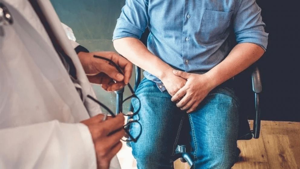 Un hombre se sometió a una operación de alargamiento del pene, pero no acabó como esperaba