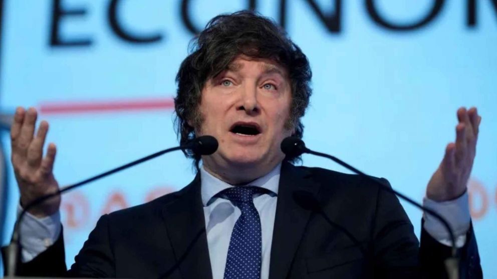 Javier Milei insiste con el "adoctrinamiento" en las aulas, a días de la marcha universitaria.