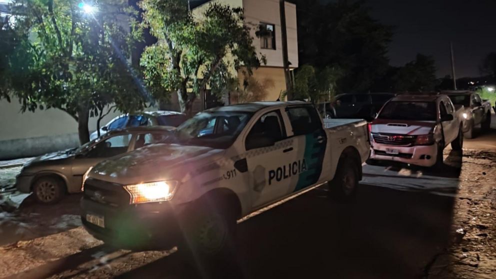 Los efectivos policiales efectuaron varios procedimientos para capturar a los asaltantes.