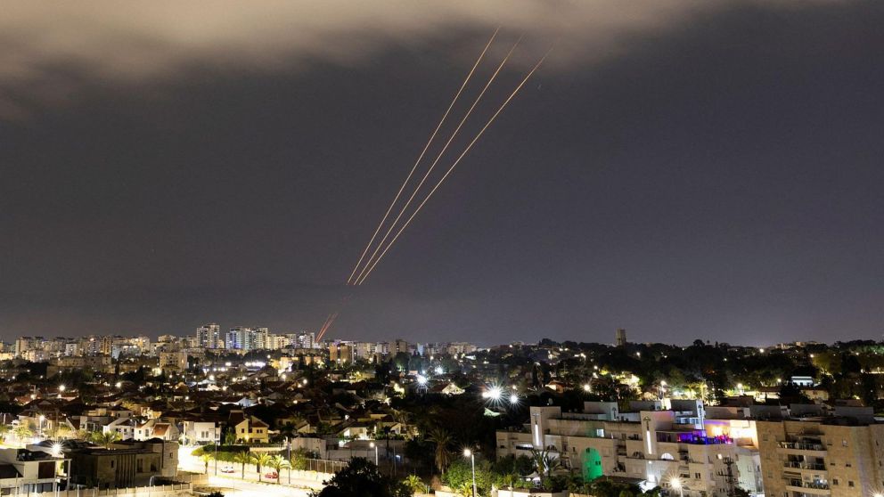 Ataque a Israel de Irán y llegan proyectiles del Libano (Reuters).