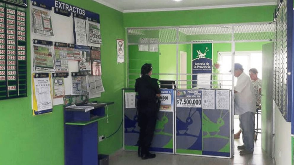 Ganó uno de los premios más grandes de la historia de la lotería, pero casi pierde todo por una estafa virtual