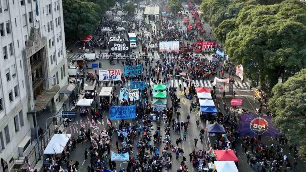 Ya rige la norma que habilita al Gobierno a sacar el plan social de quienes hagan piquetes.