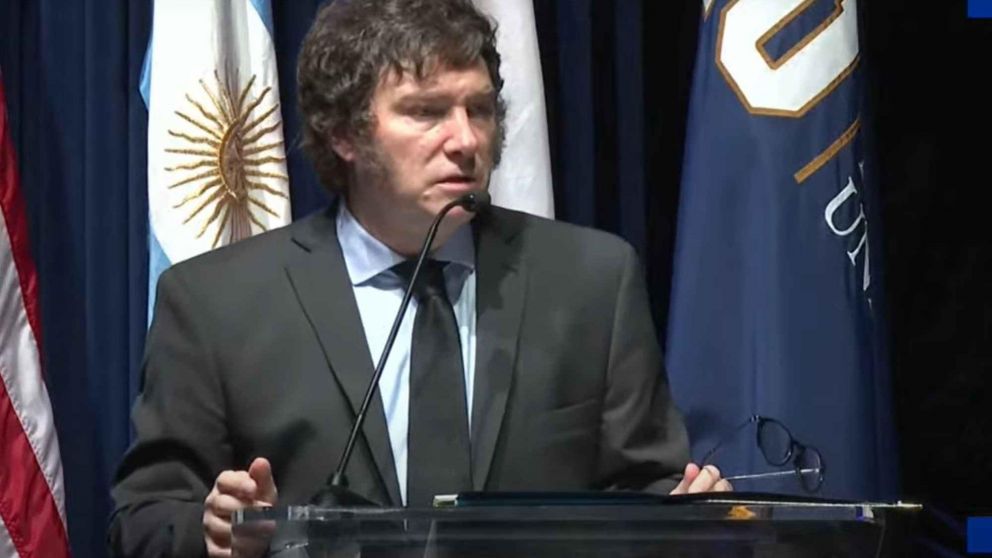 ¡EN VIVO! Javier Milei en la Universidad de Florida: "Es importante abrir el mercado".