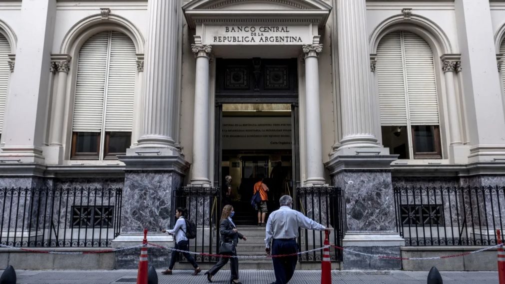 El Banco Central de la República Argentina (BCRA) redujo a un 70% anual la tasa de interés nominal anual.