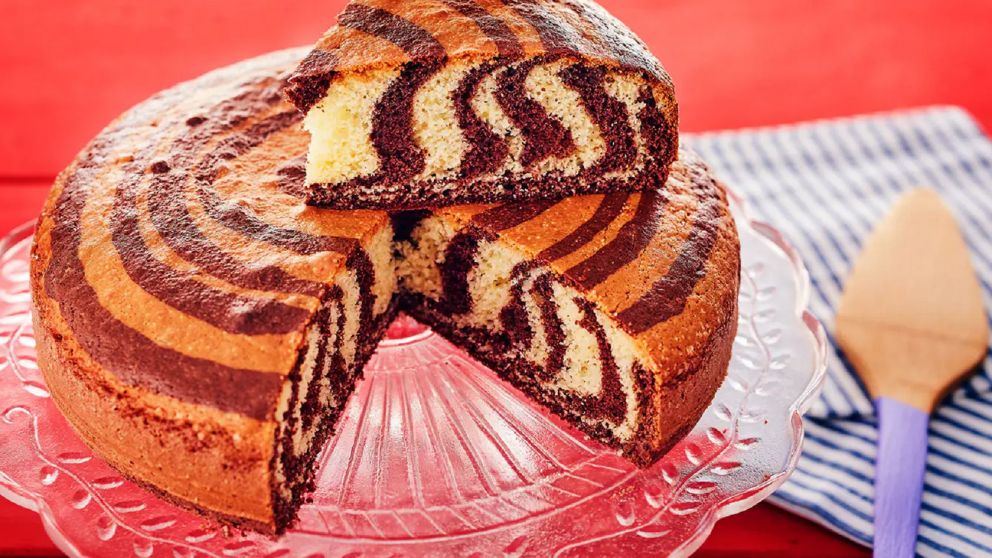 Mirá cómo hacer esta divertida torta cebra con pocos ingredientes.